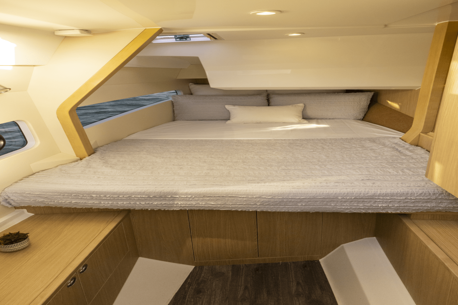 2023 Aquila
                                                             32 Sport Image Thumbnail #12