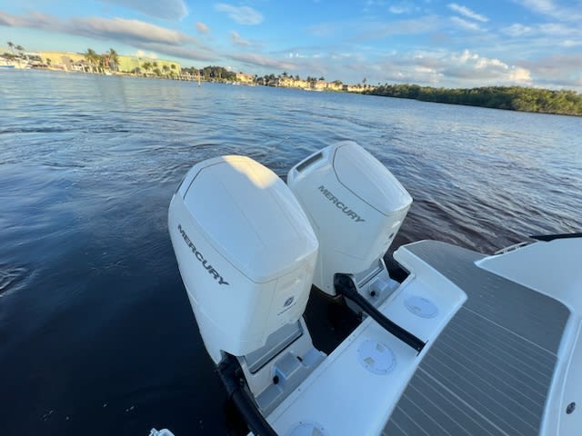 2023 Sea Ray
                                                             Sundancer 370 Outboard Image Thumbnail #46