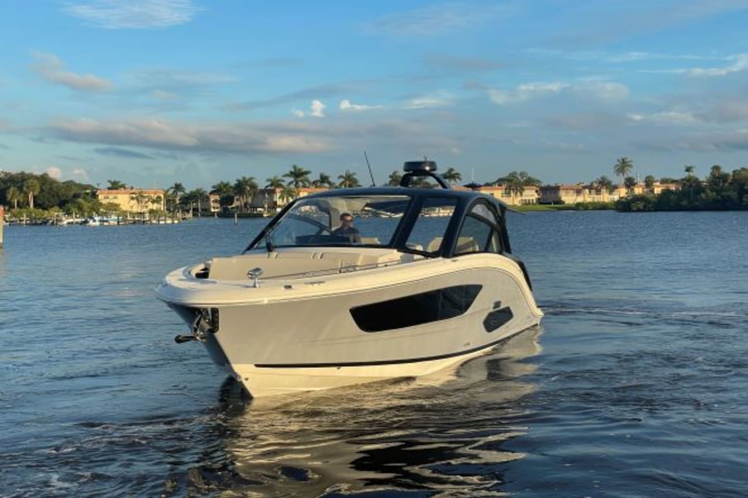 2023 Sea Ray
                                                             Sundancer 370 Outboard Image Thumbnail #3