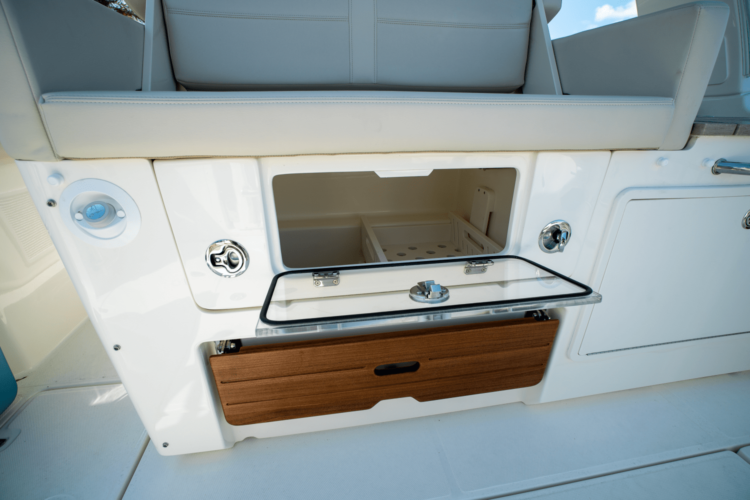 2023 Boston Whaler
                                                             350 Realm Image Thumbnail #19