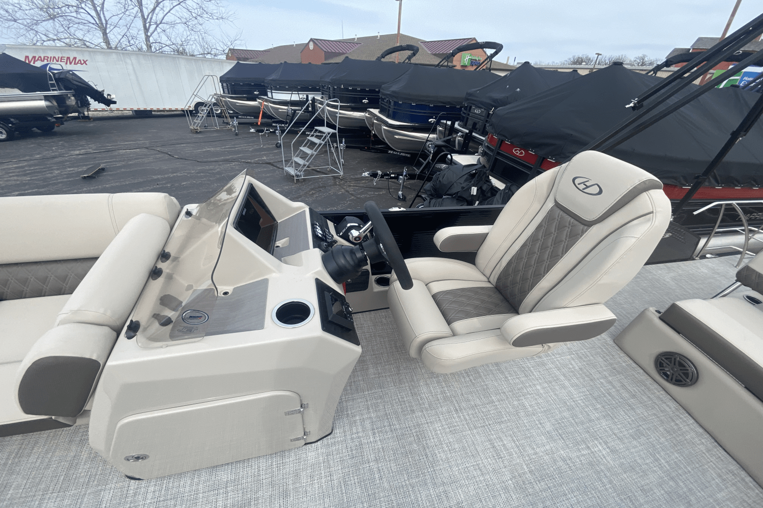 2023 Harris
                                                             Sunliner 250 Image Thumbnail #9