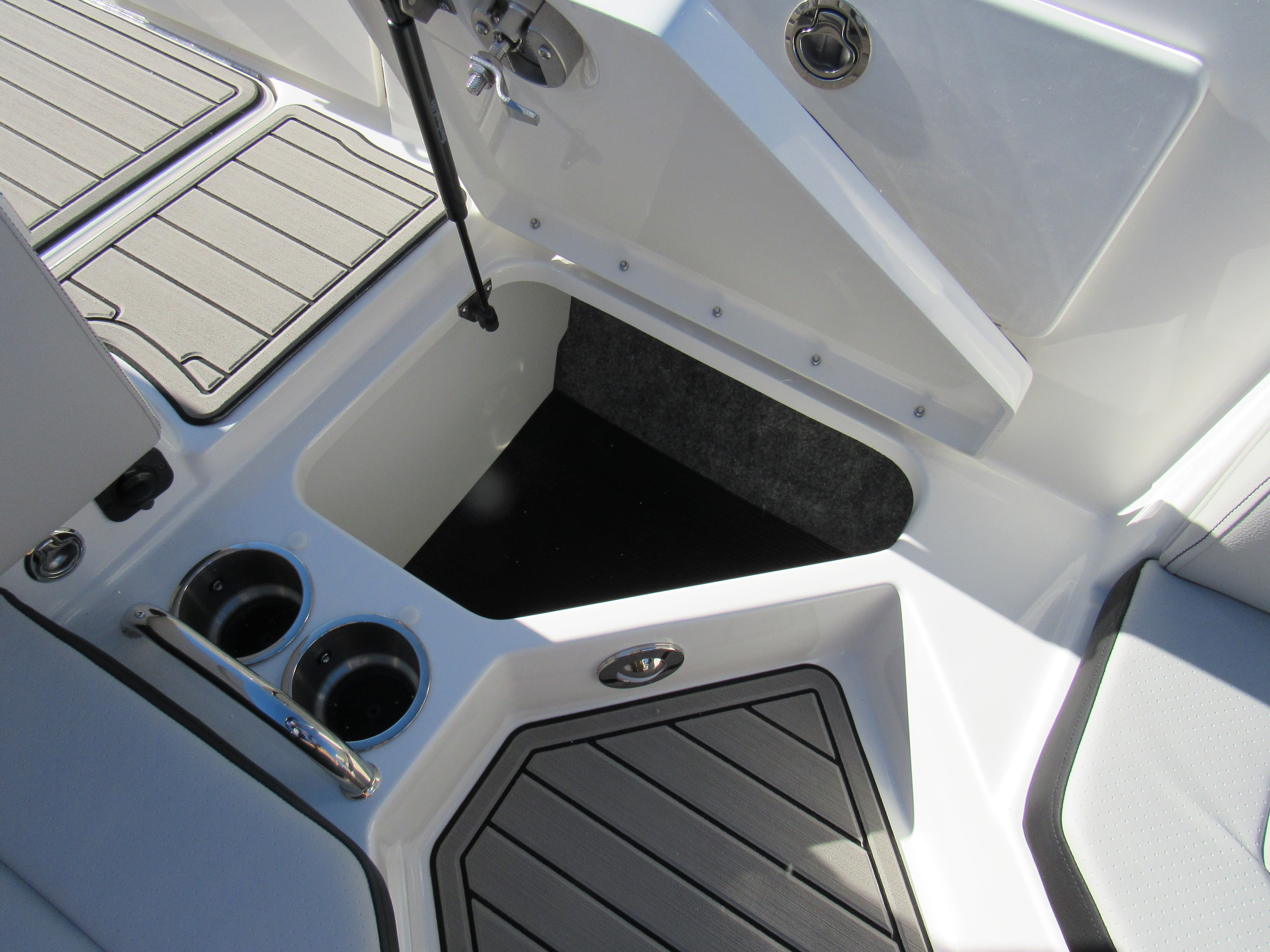2023 Sea Ray
                                                             SPX 230 OB Image Thumbnail #14