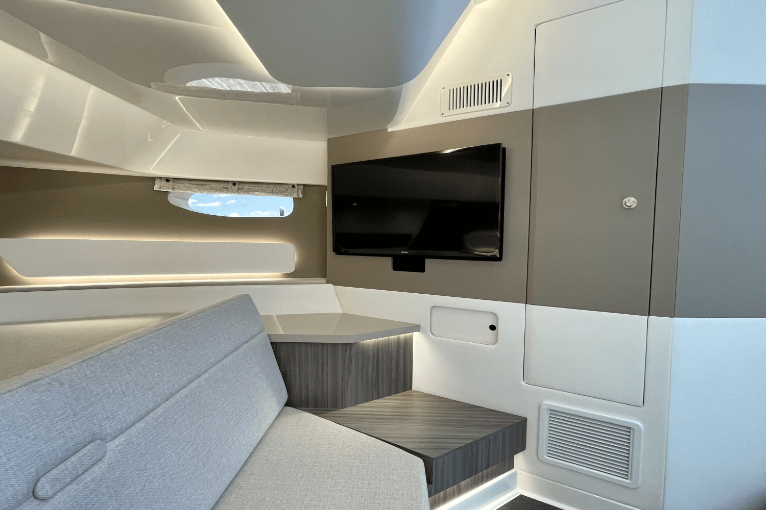 2023 Sea Ray
                                                             Sundancer 370 OB Image Thumbnail #21