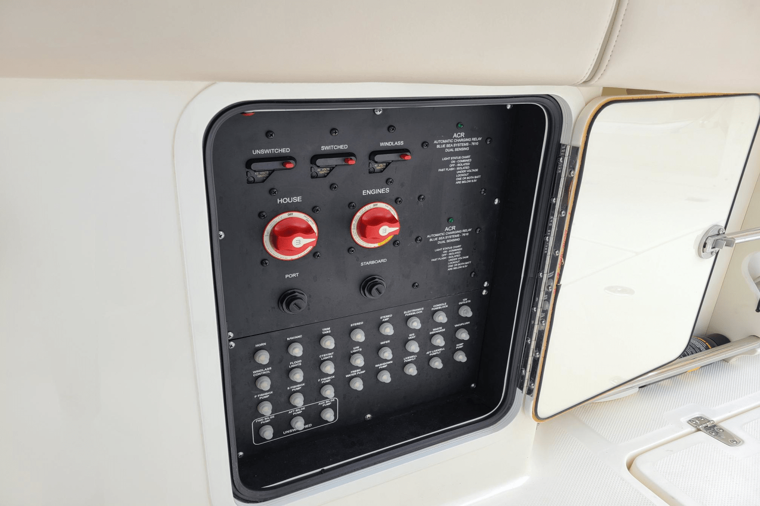 2020 Boston Whaler
                                                             330 Outrage Image Thumbnail #10