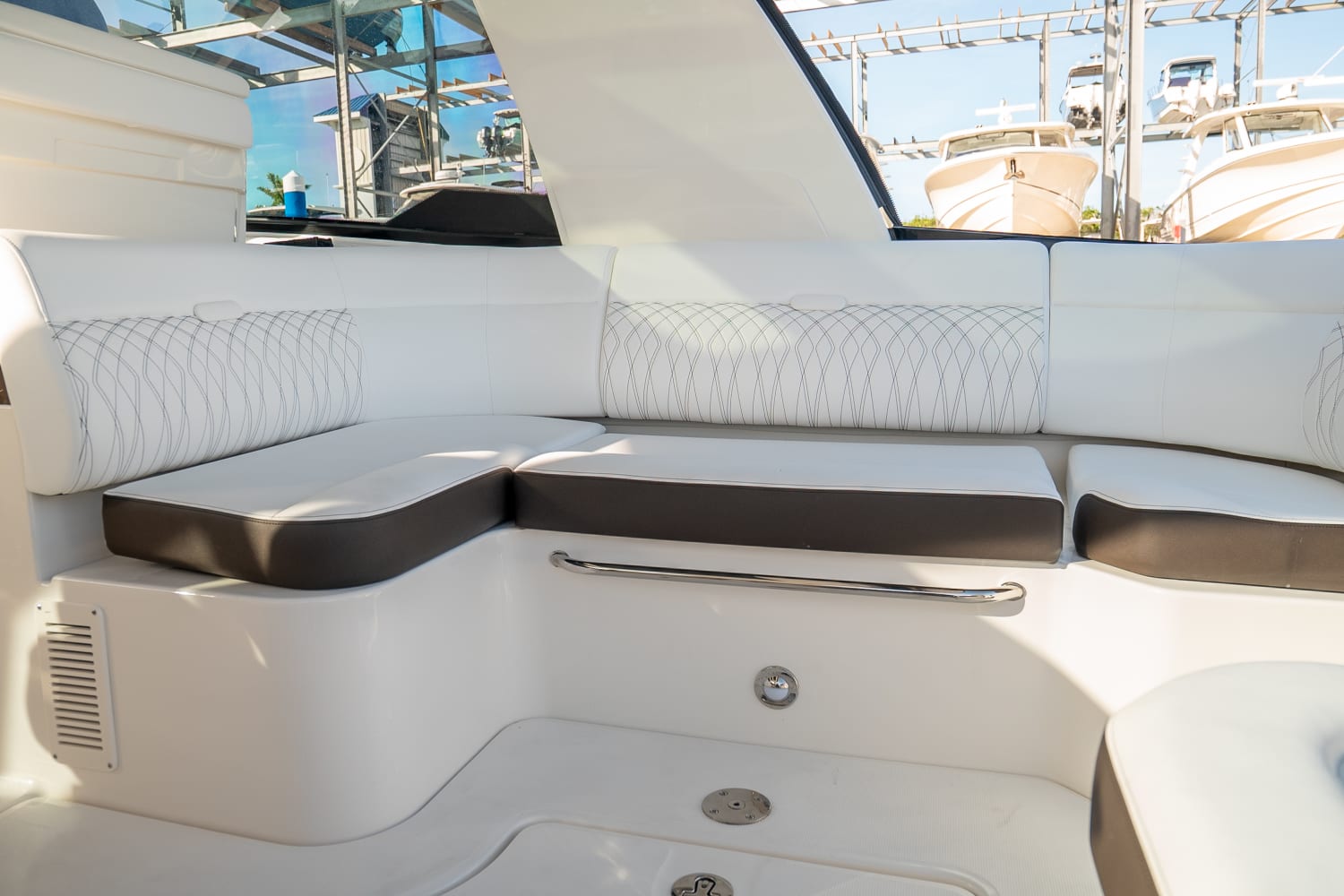 2023 Sea Ray
                                                             Sundancer 370 OB Image Thumbnail #9