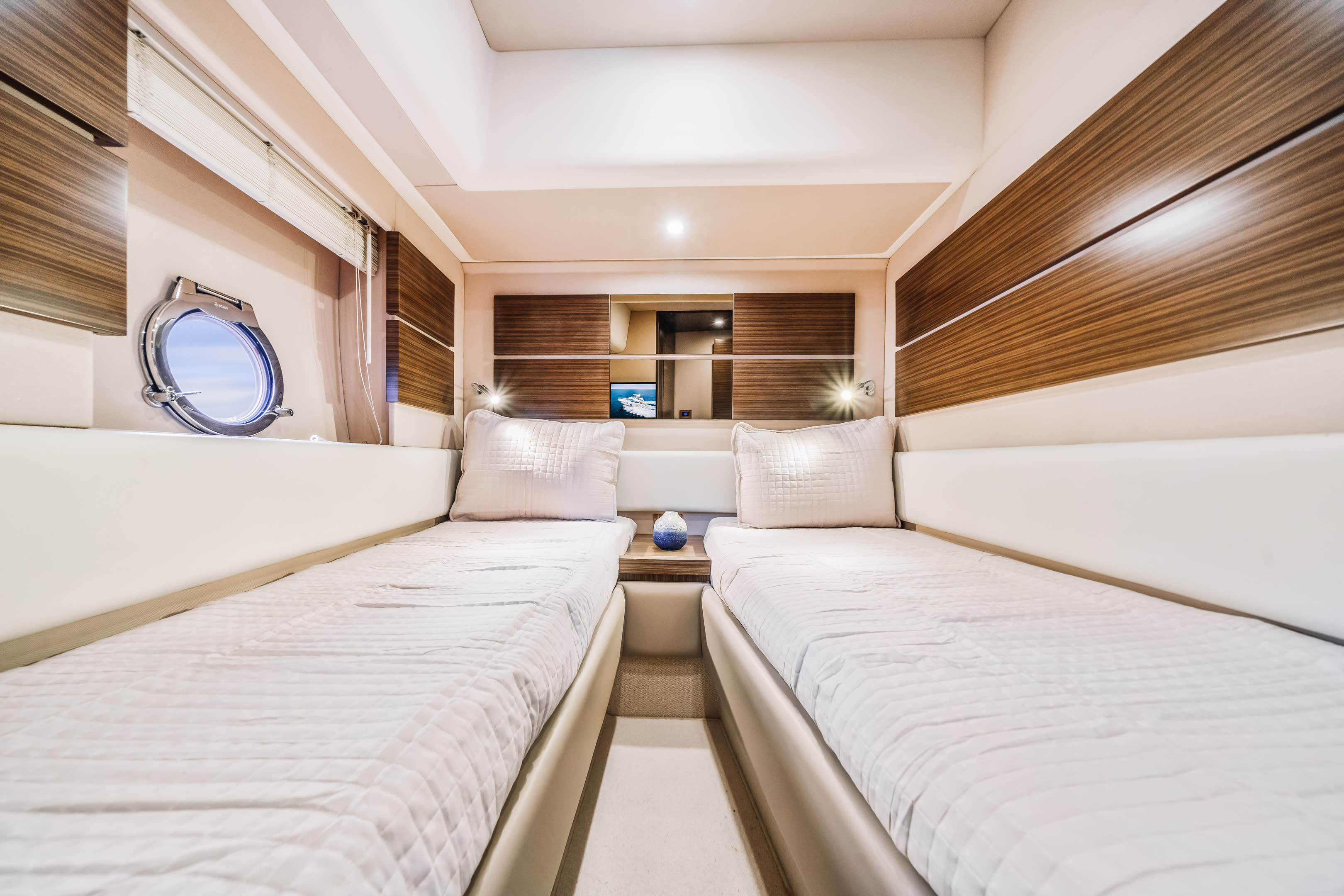 2017 Azimut
                                                             54 Flybridge Image Thumbnail #21