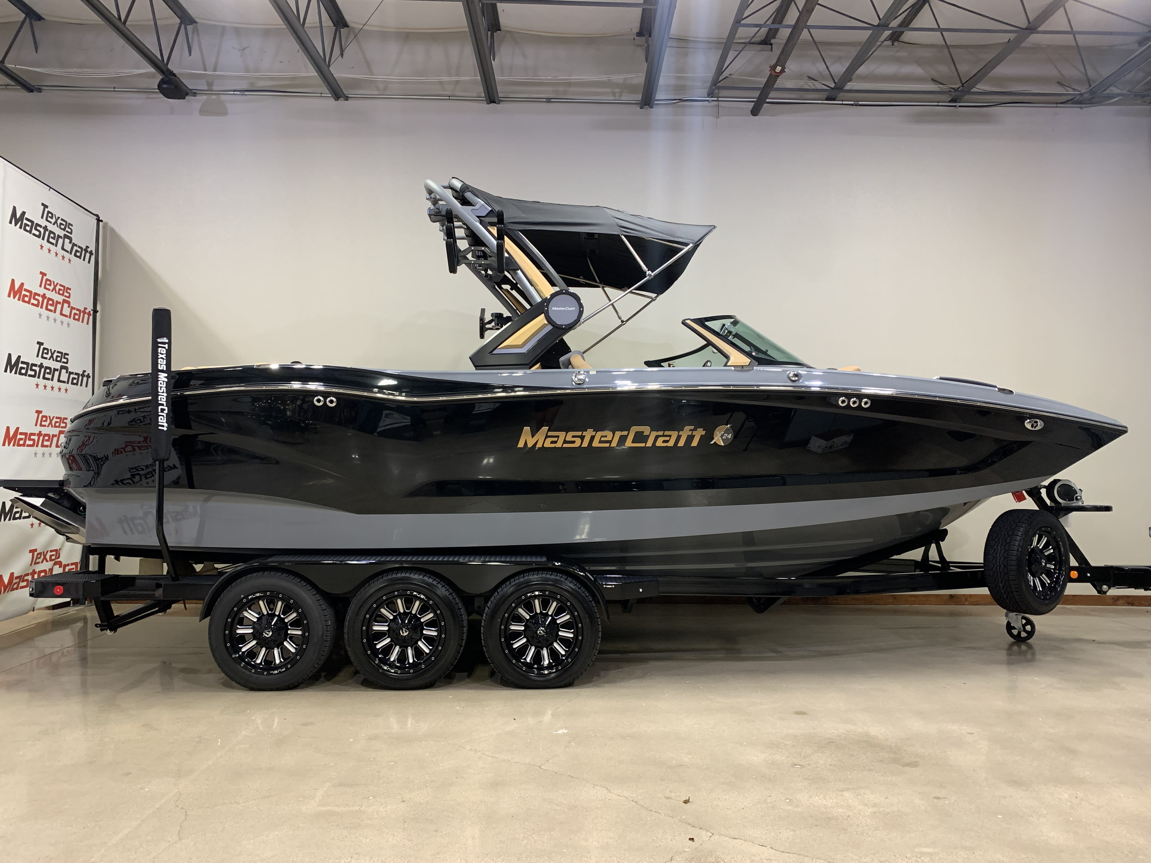 {{boat.ModelYear}} {{boat.Make}} {{boat.Model}}