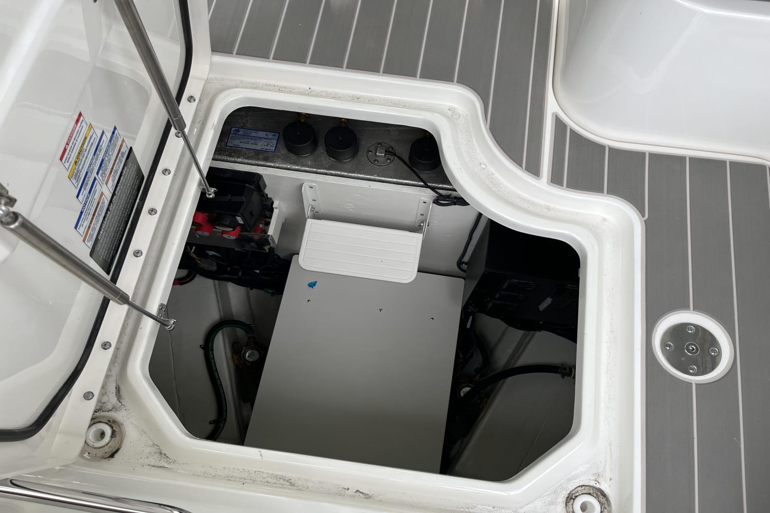 2023 Sea Ray
                                                             Sundancer 370 OB Image Thumbnail #51