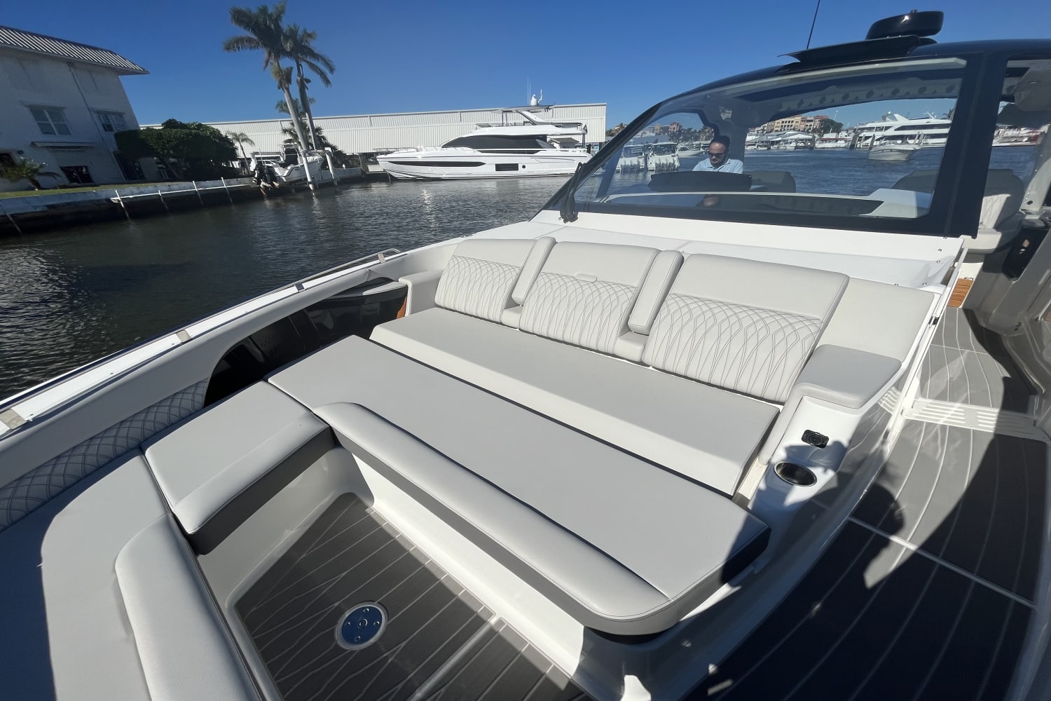 2023 Sea Ray
                                                             Sundancer 370 OB Image Thumbnail #18