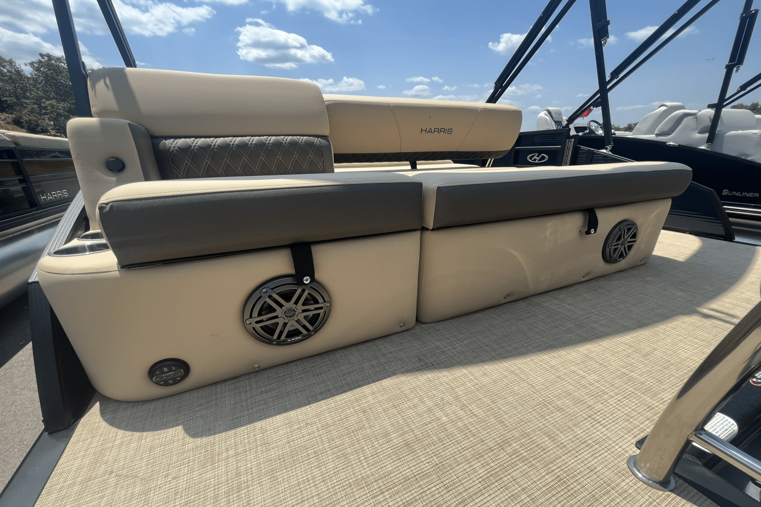 2023 Harris
                                                             Sunliner 250 Image Thumbnail #5