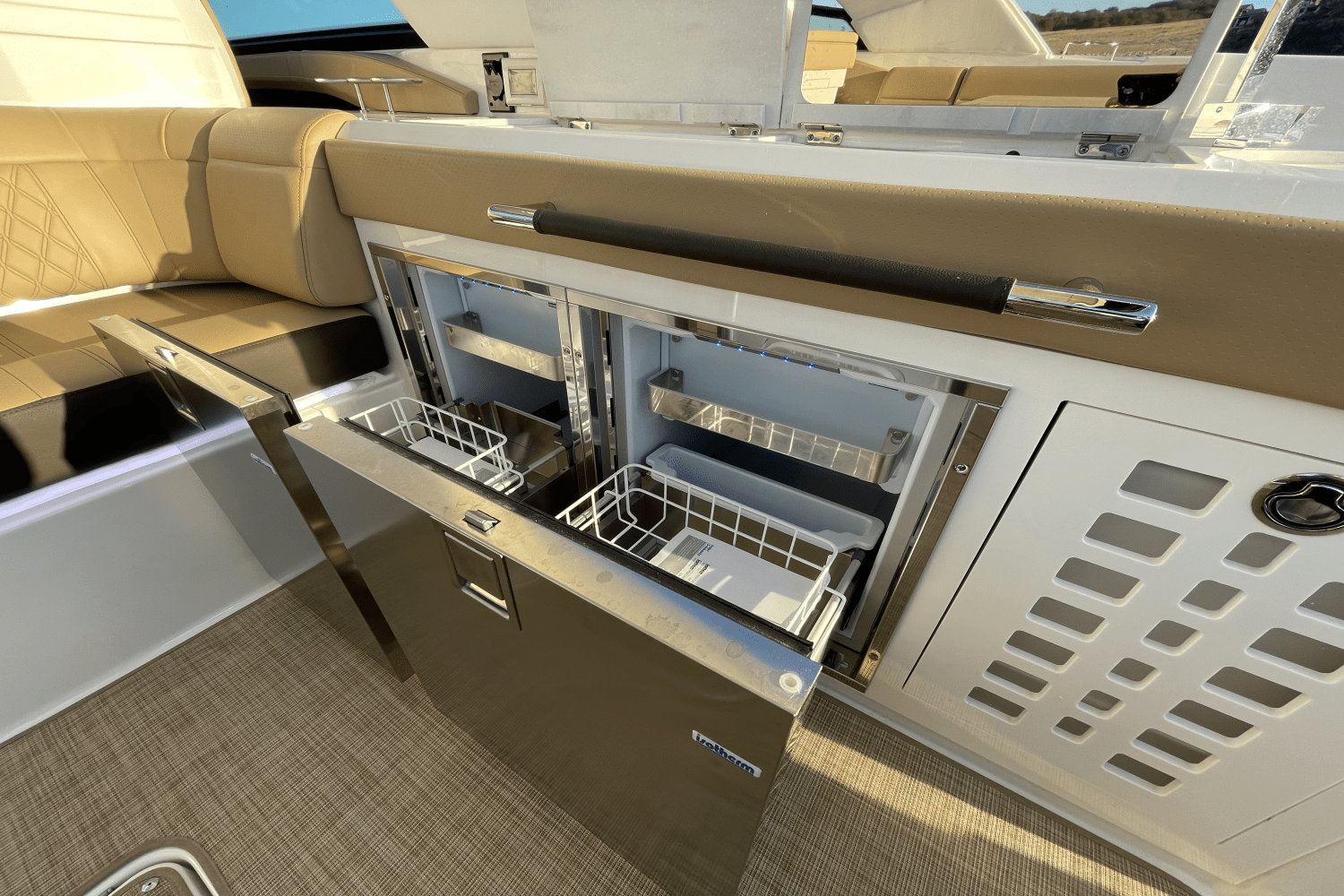 2023 Sea Ray
                                                             SLX 400 Image Thumbnail #60