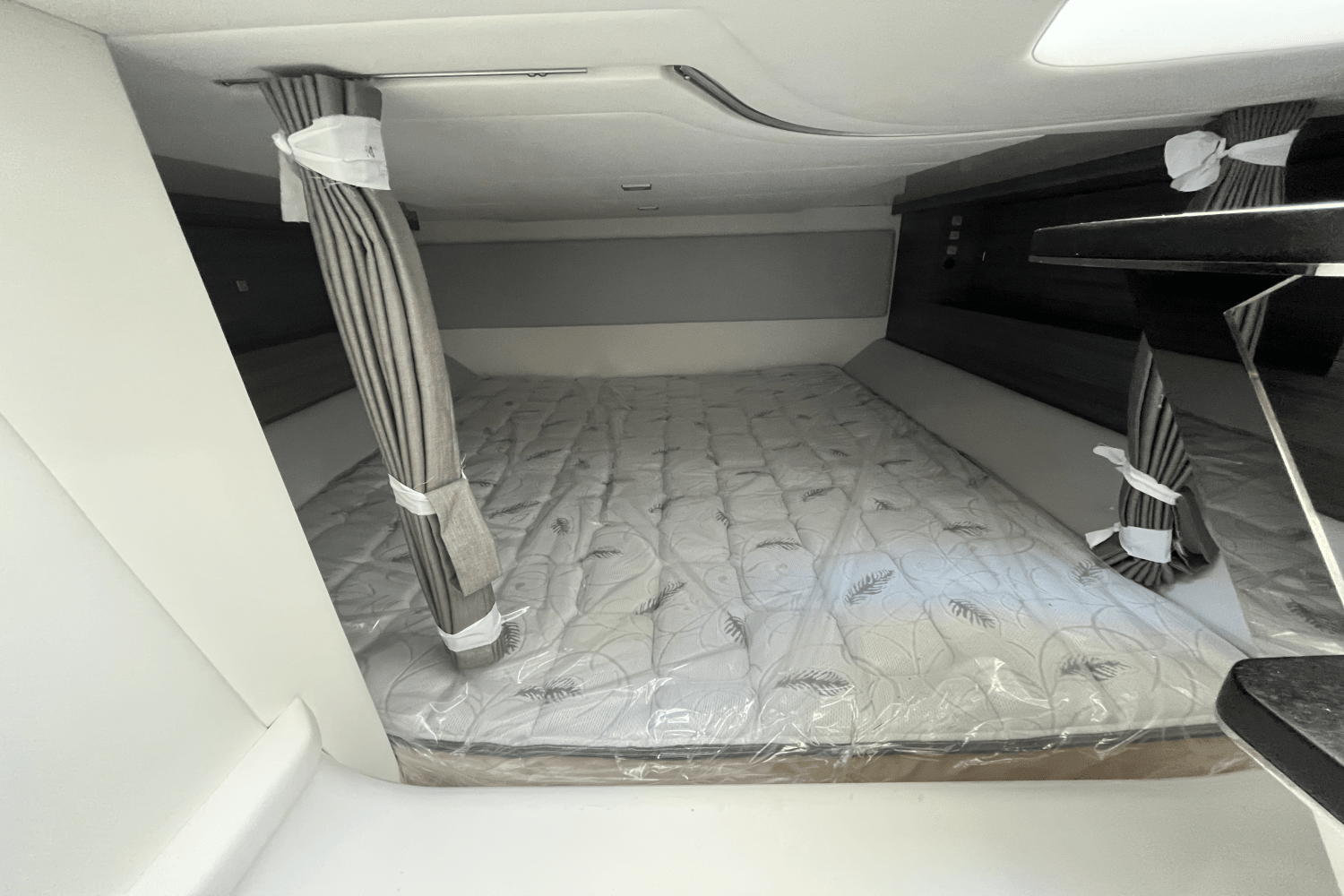 2023 Aviara
                                                             AV40 Outboard Image Thumbnail #34
