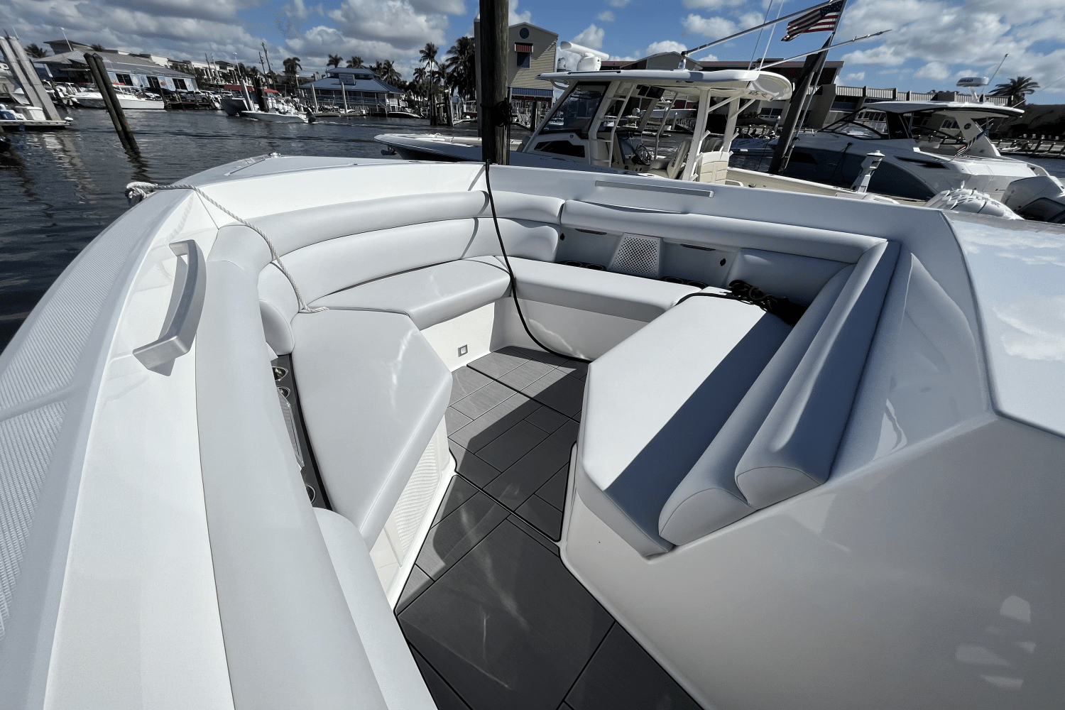 2023 Aviara
                                                             AV40 Outboard Image Thumbnail #42