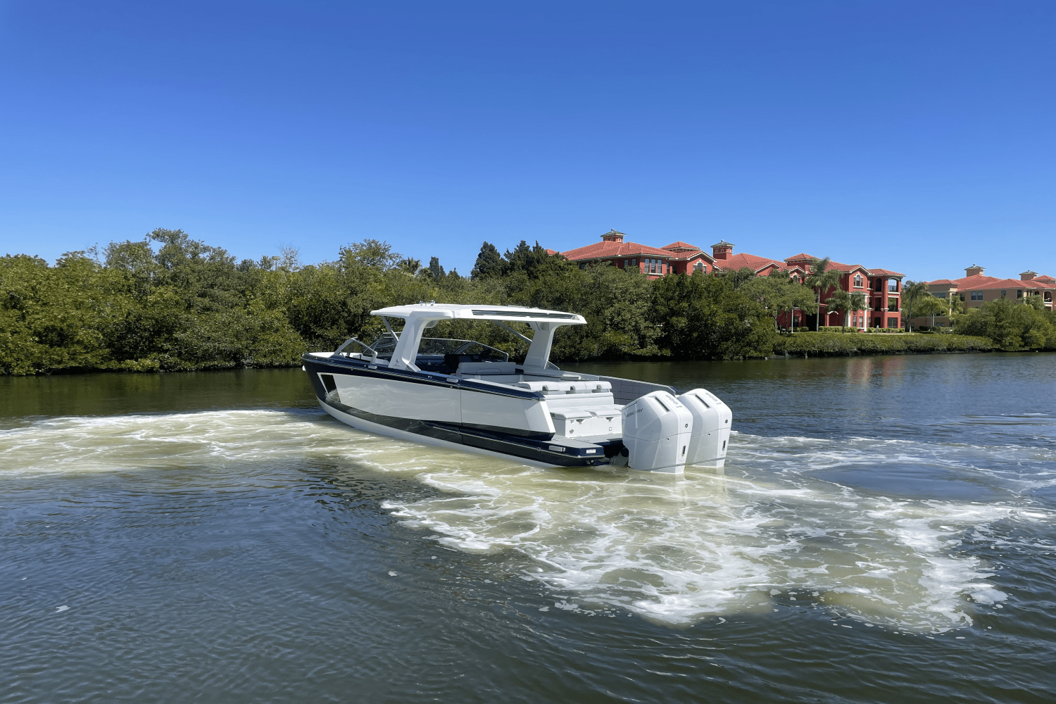 2023 Aviara
                                                             AV40 Outboard Image Thumbnail #2