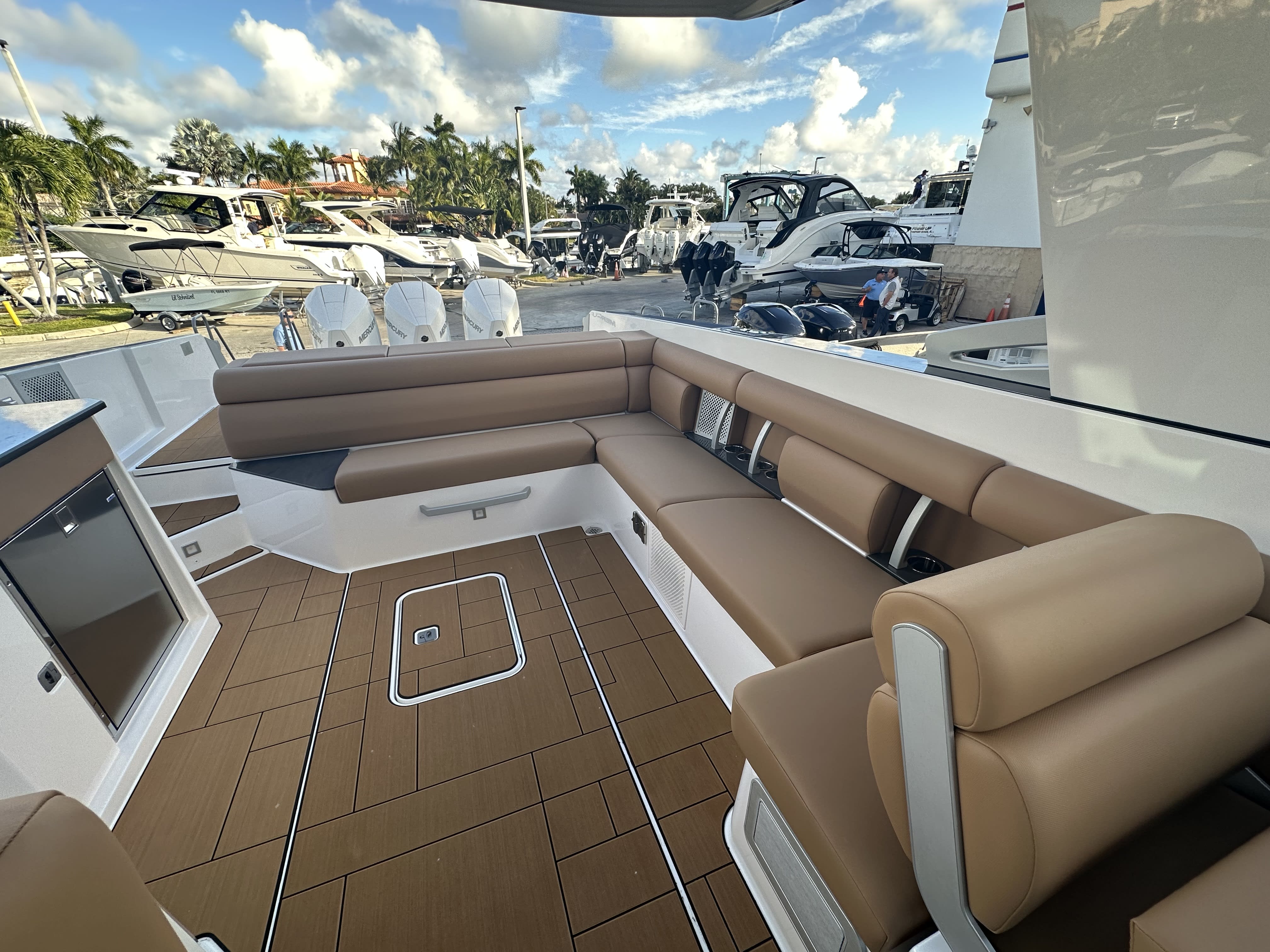 2023 Aviara
                                                             AV36 Outboard Image Thumbnail #17