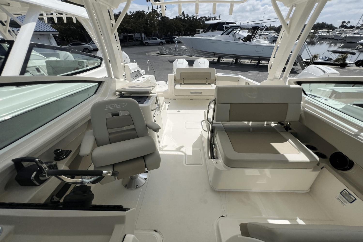2023 Boston Whaler
                                                             280 Vantage Image Thumbnail #34