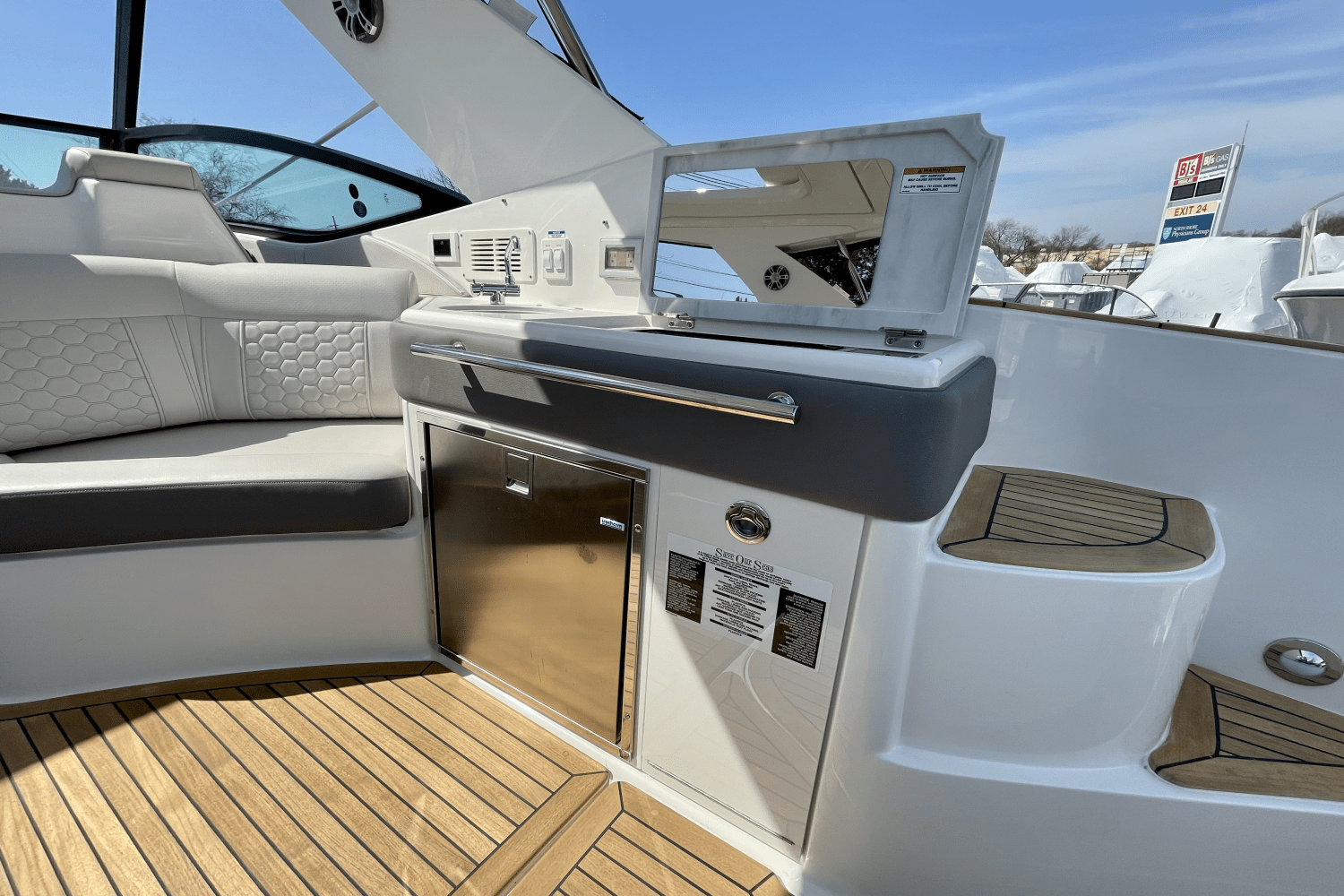 2023 Sea Ray
                                                             Sundancer 320 Image Thumbnail #9