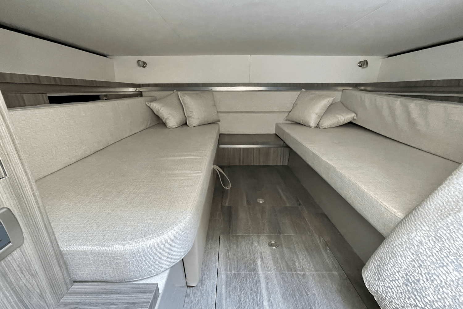 2023 Sea Ray
                                                             Sundancer 320 Image Thumbnail #21