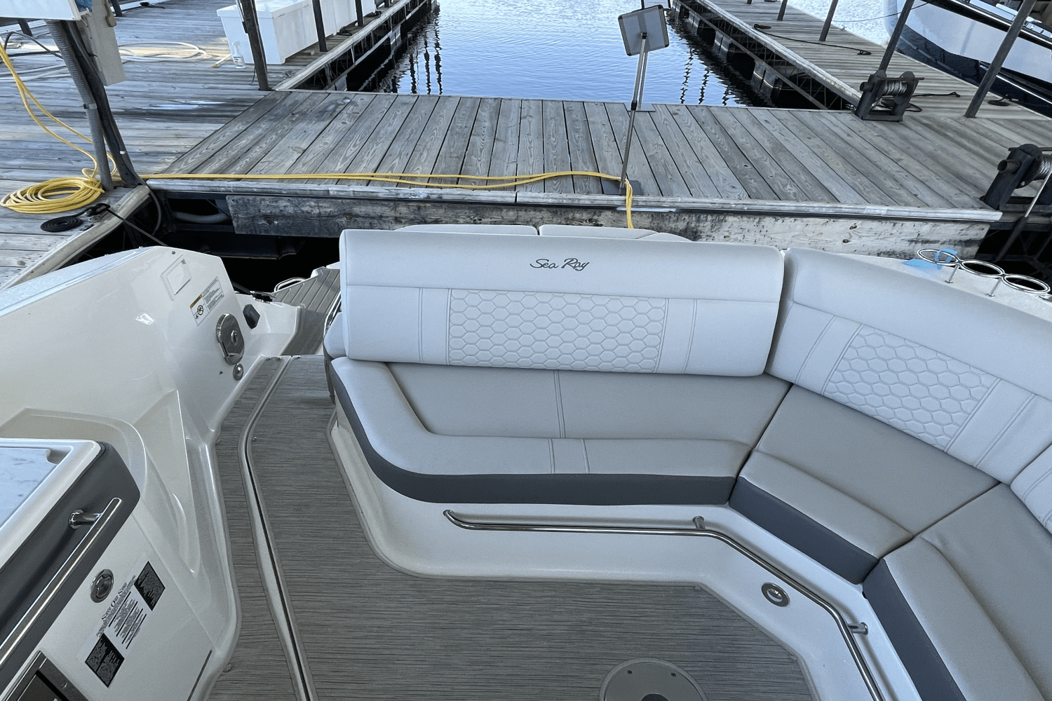 2023 Sea Ray
                                                             Sundancer 320 Image Thumbnail #9