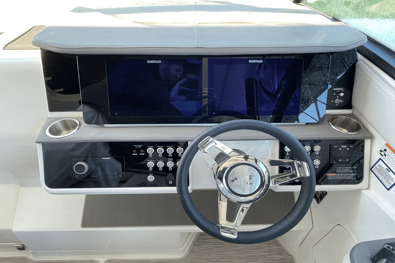 2023 Sea Ray
                                                             Sundancer 320 Image Thumbnail #18
