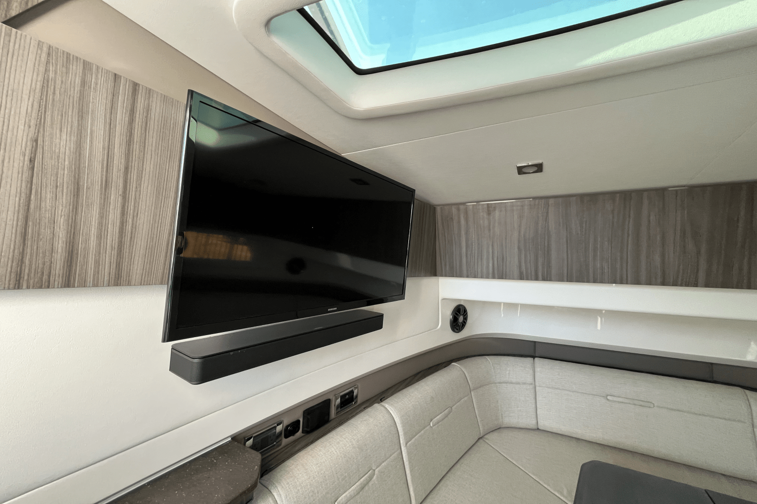 2023 Sea Ray
                                                             SLX 400 Outboard Image Thumbnail #4