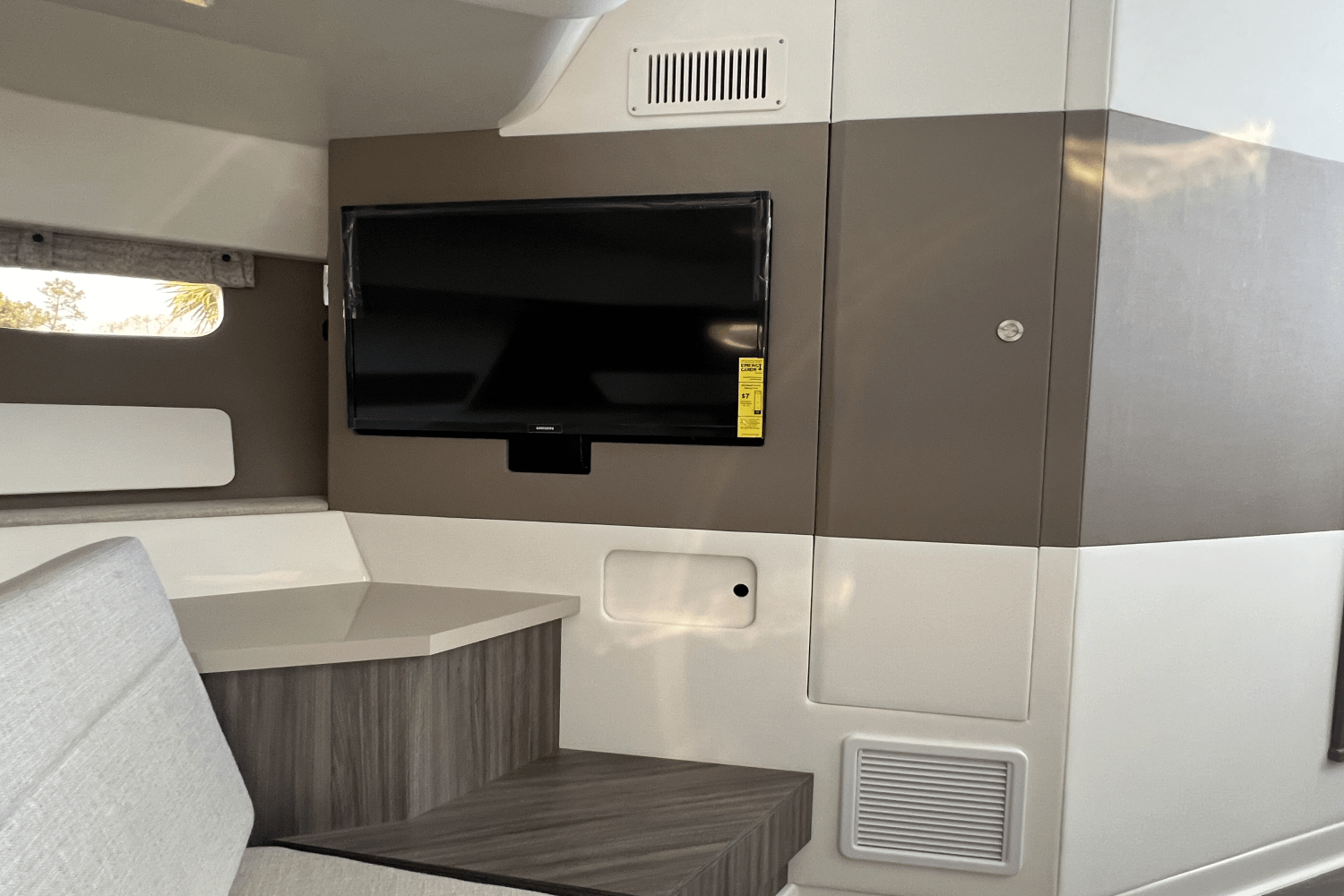 2023 Sea Ray
                                                             Sundancer 370 OB Image Thumbnail #20