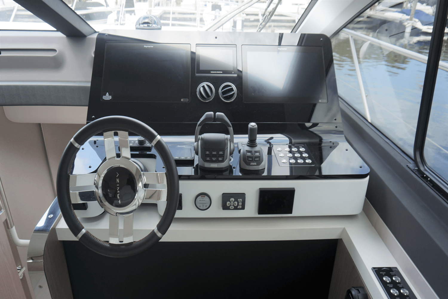 2023 Azimut
                                                             Fly 60 Image Thumbnail #19