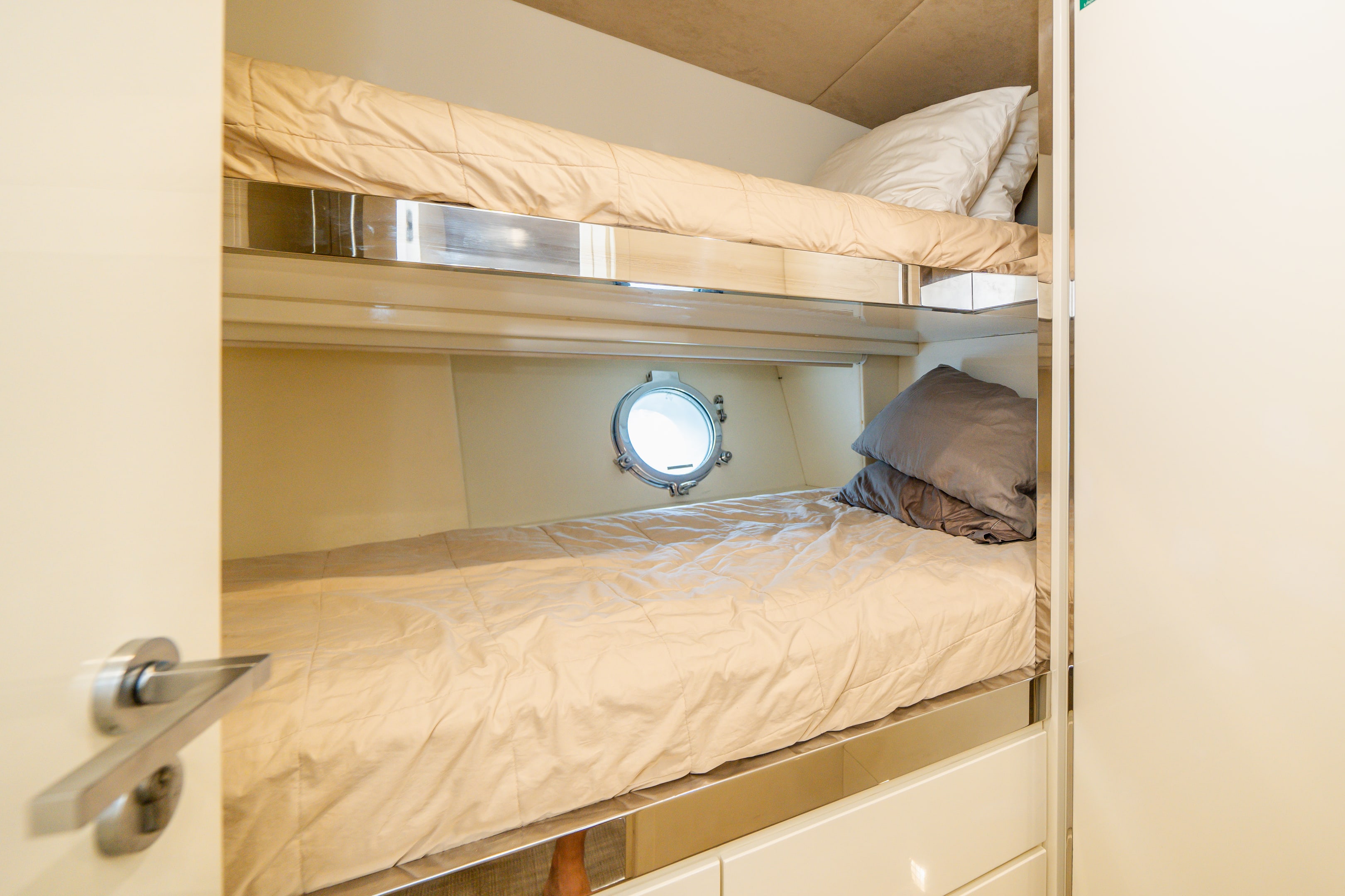 2009 Azimut
                                                             105 Image Thumbnail #75