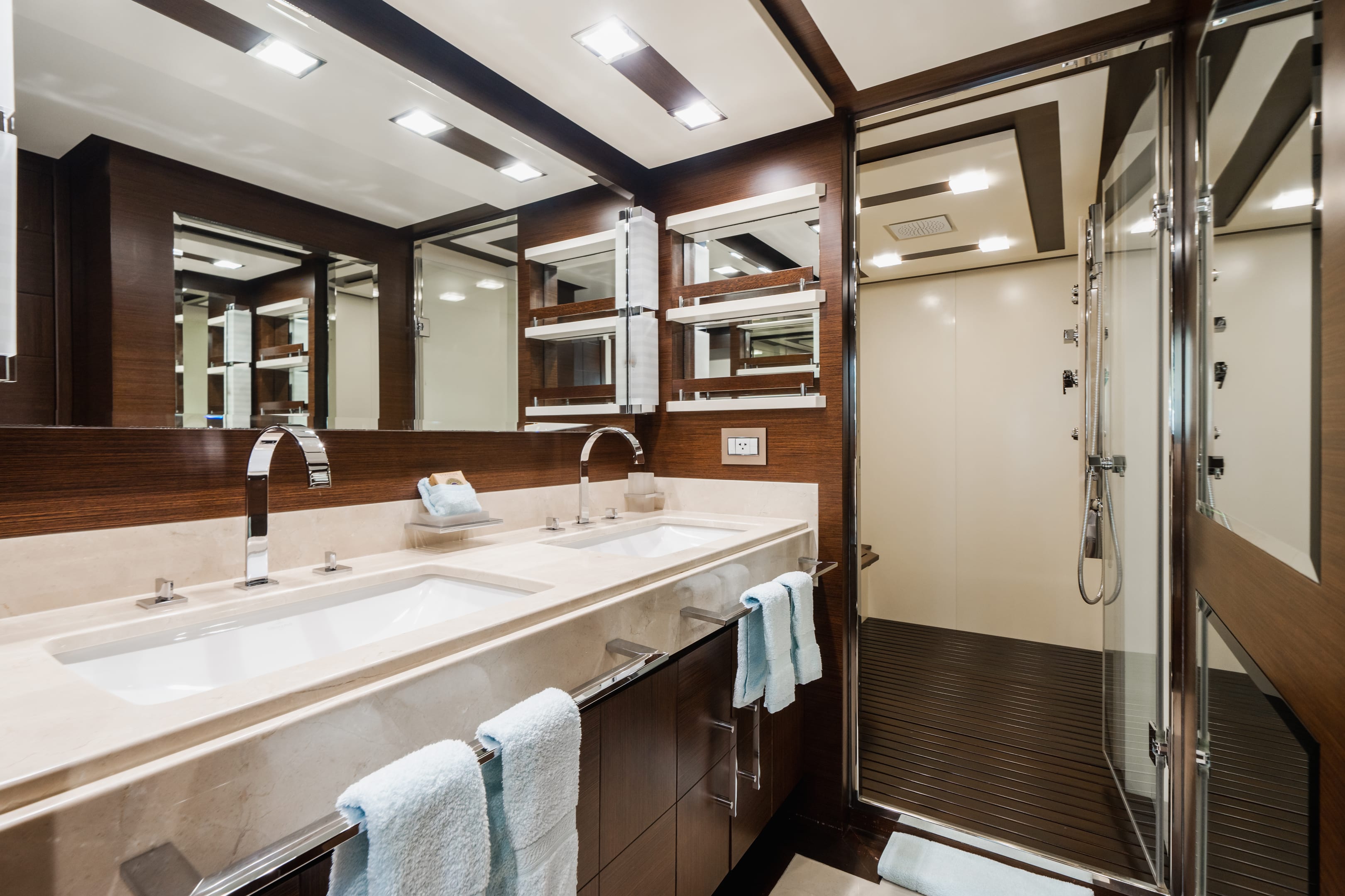 2009 Azimut
                                                             105 Image Thumbnail #58