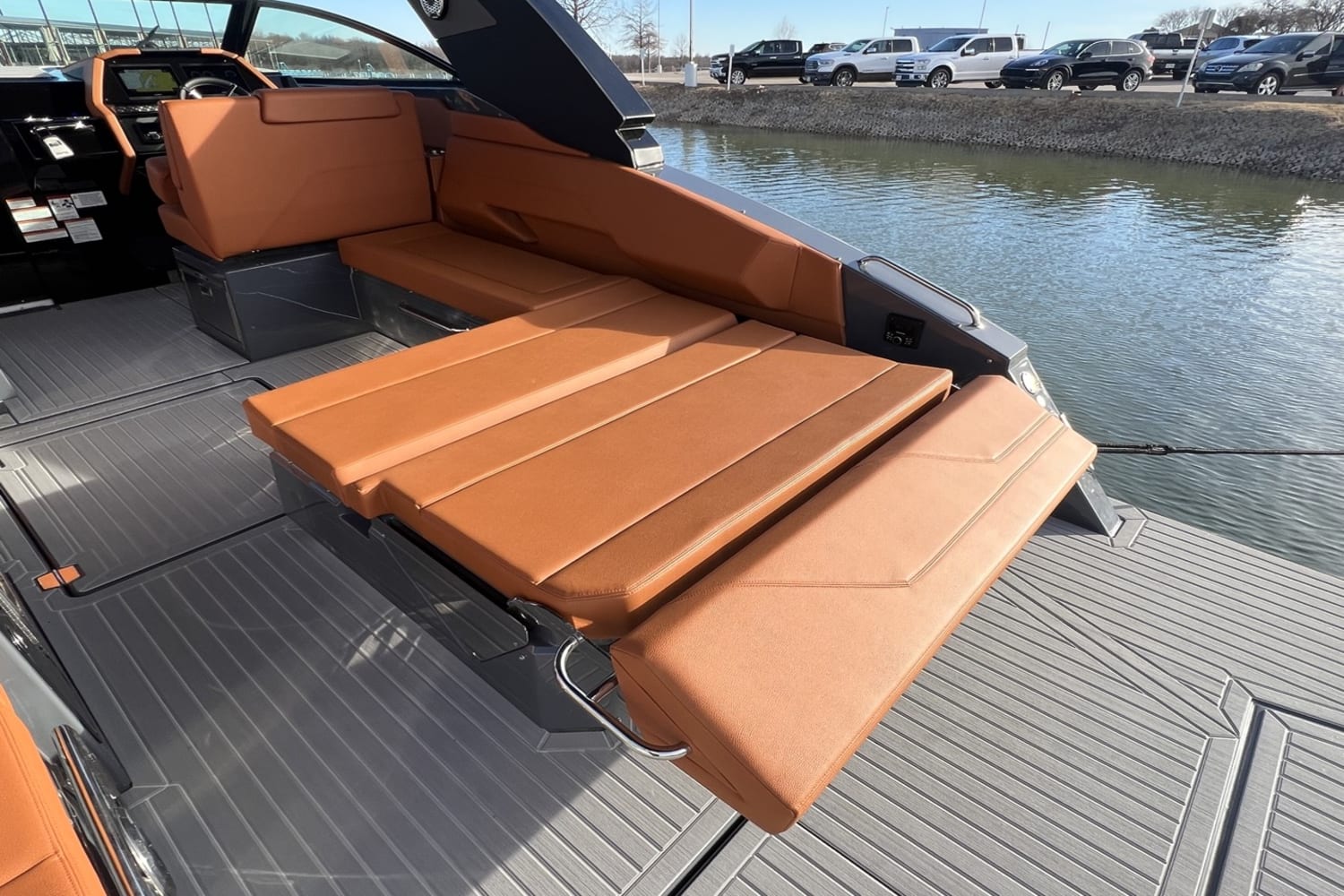 2023 Cruisers Yachts
                                                             34 GLS South Beach Image Thumbnail #17