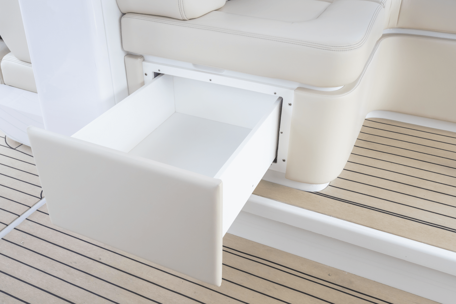 2023 Cruisers Yachts
                                                             50 GLS Image Thumbnail #49