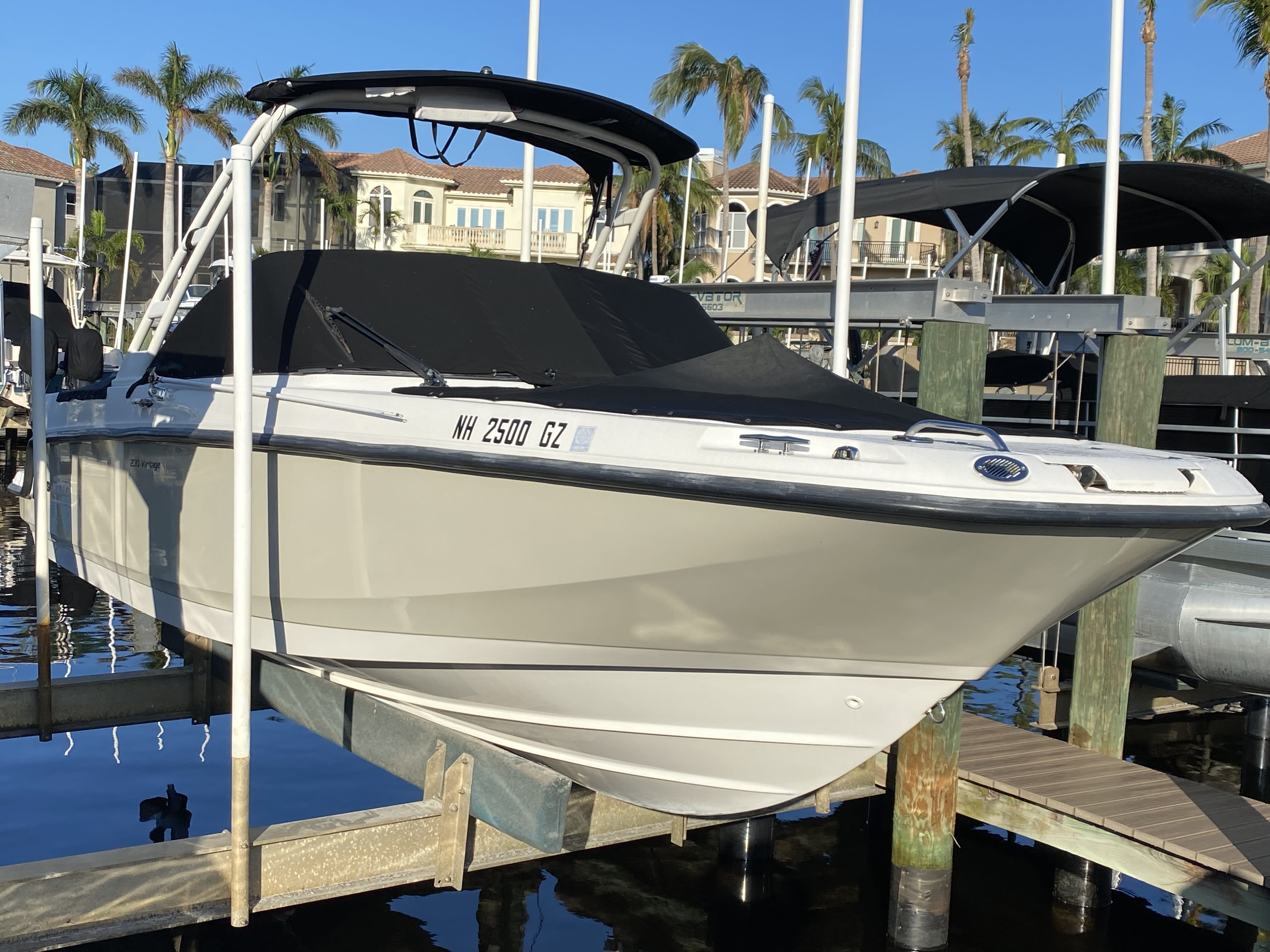 2015 Boston Whaler
                                                             230 Vantage Image Thumbnail #7