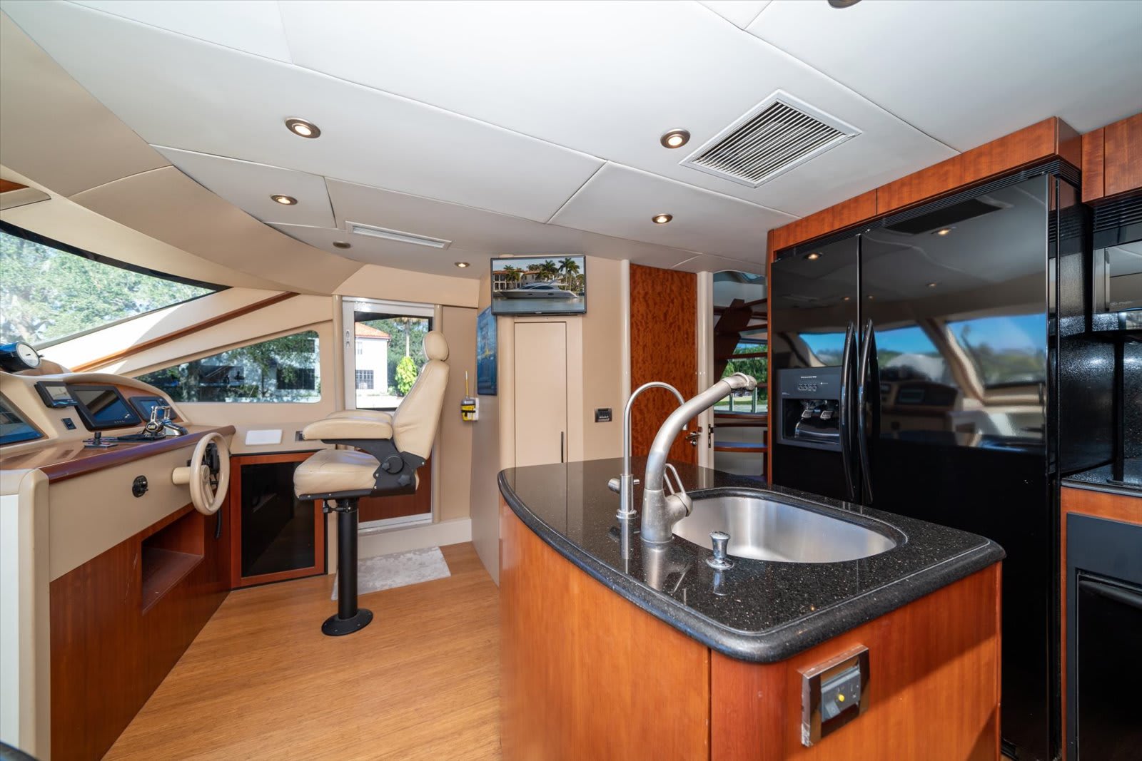 2006 Lazzara Yachts
                                                             68' OPEN MOTOR YACHT Image Thumbnail #34