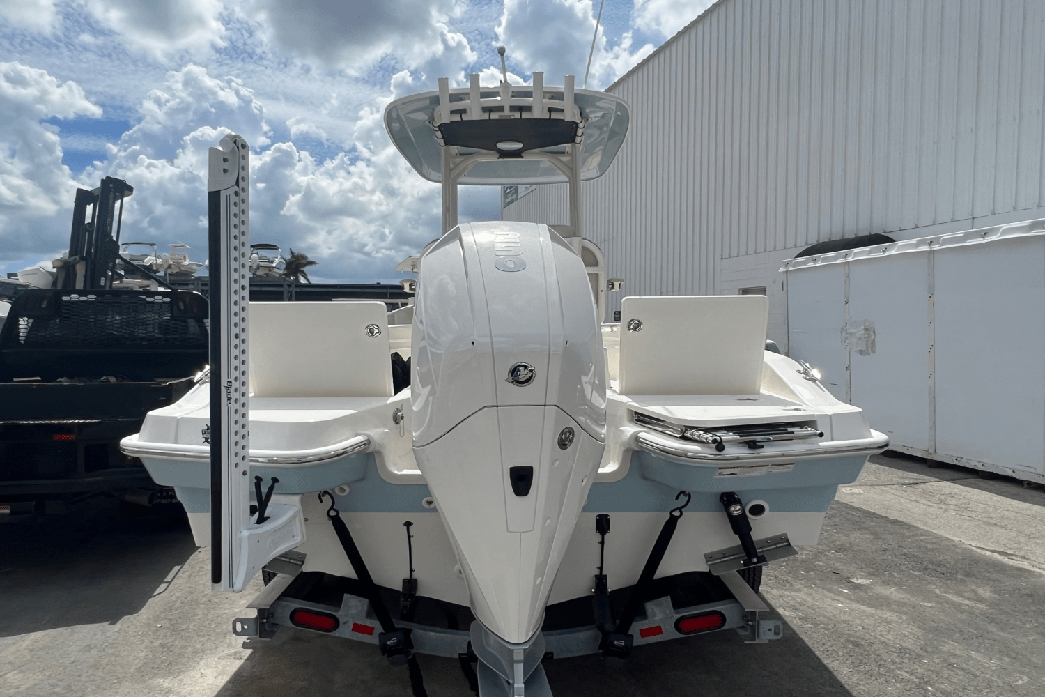 2022 Boston Whaler
                                                             220 Dauntless Image Thumbnail #6