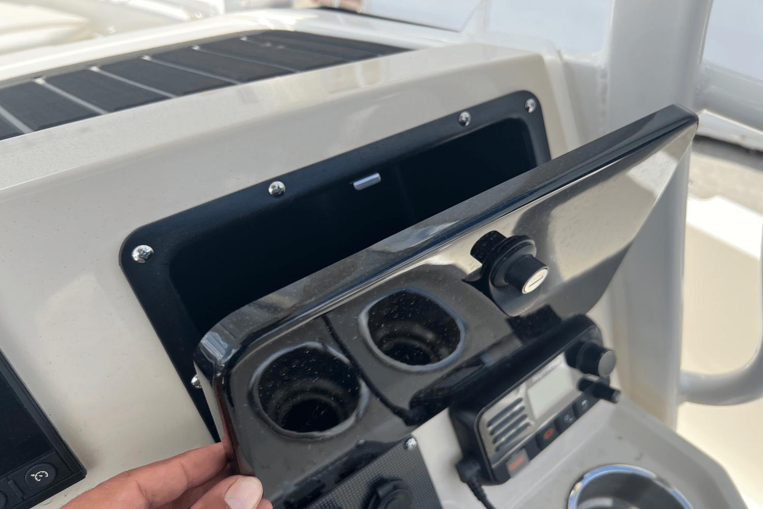 2022 Boston Whaler
                                                             220 Dauntless Image Thumbnail #20
