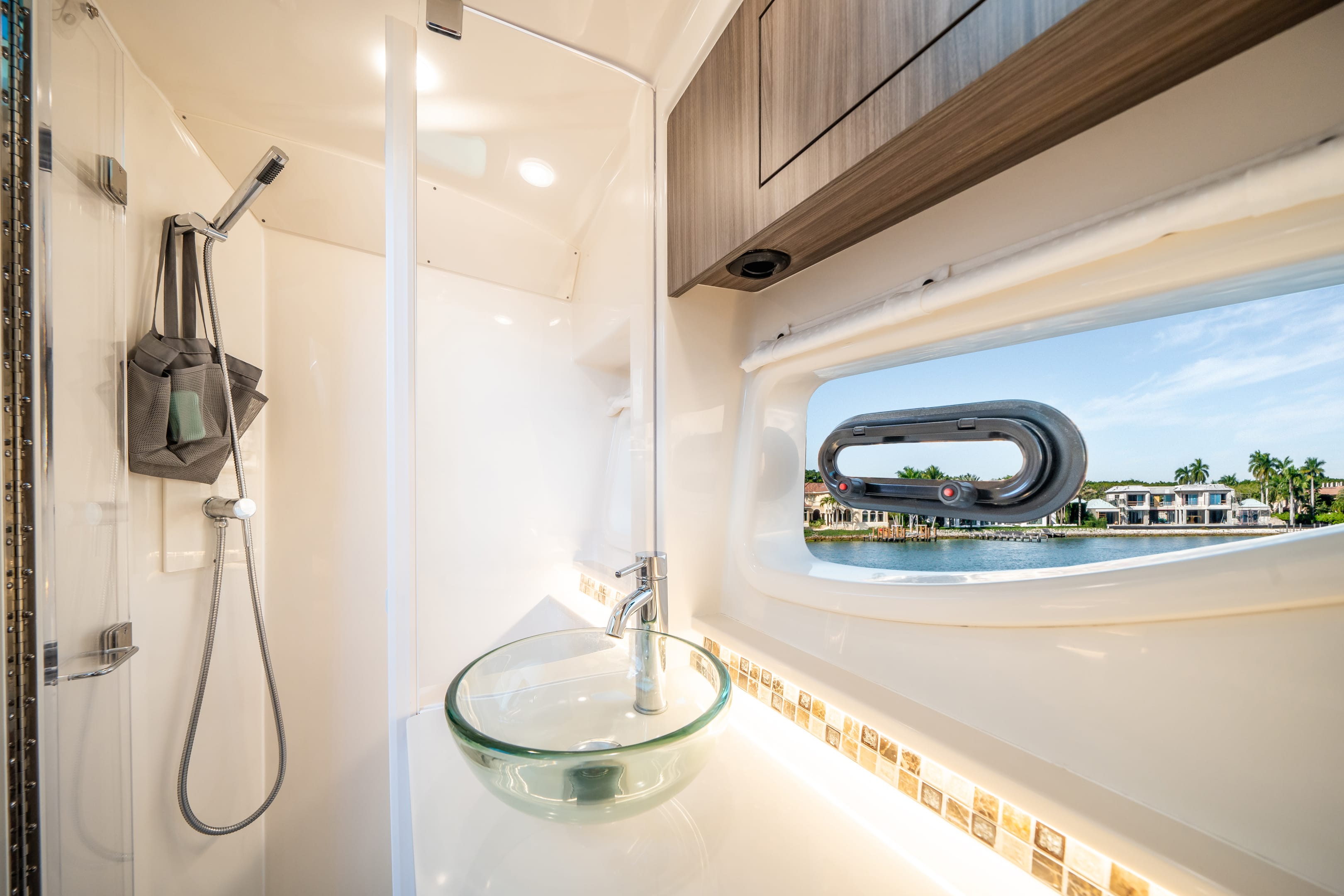 2022 Sea Ray
                                                             Sundancer 370 OB Image Thumbnail #24