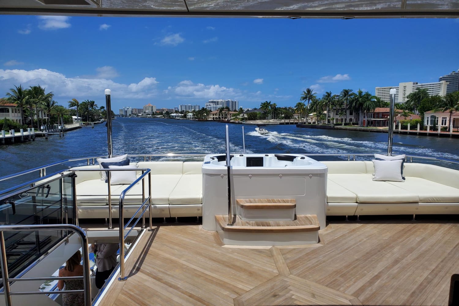 2021 Ocean Alexander
                                                             28R Image Thumbnail #14