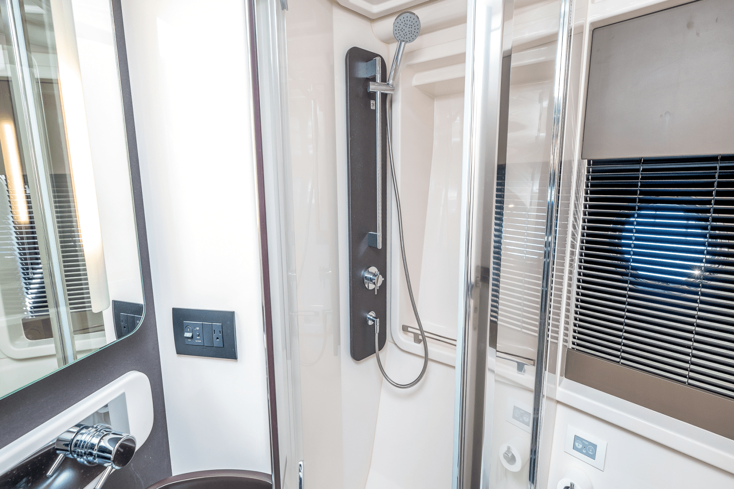 2017 Azimut
                                                             50 Flybridge Image Thumbnail #66