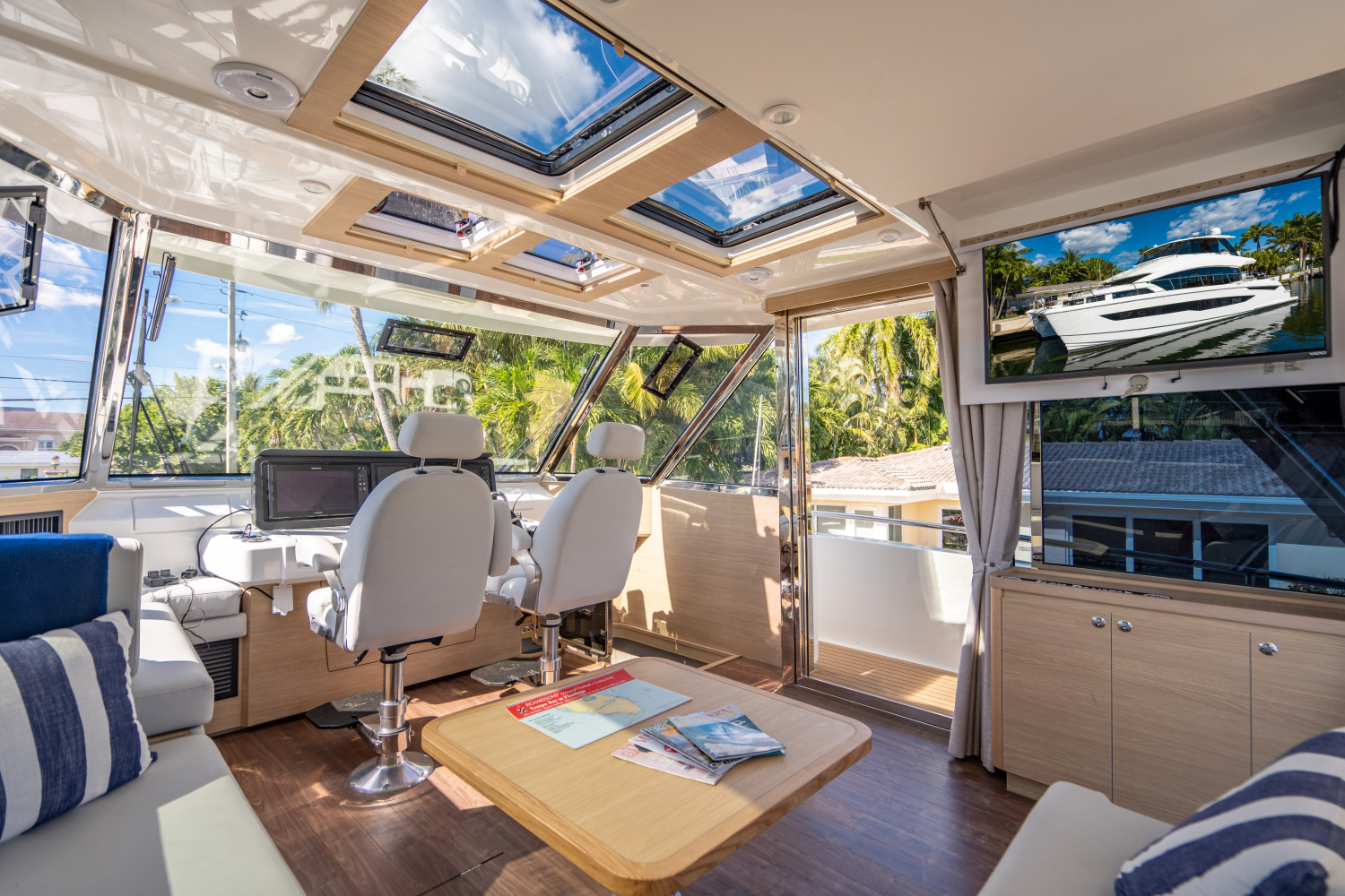 2022 Aquila
                                                             54 Image Thumbnail #37