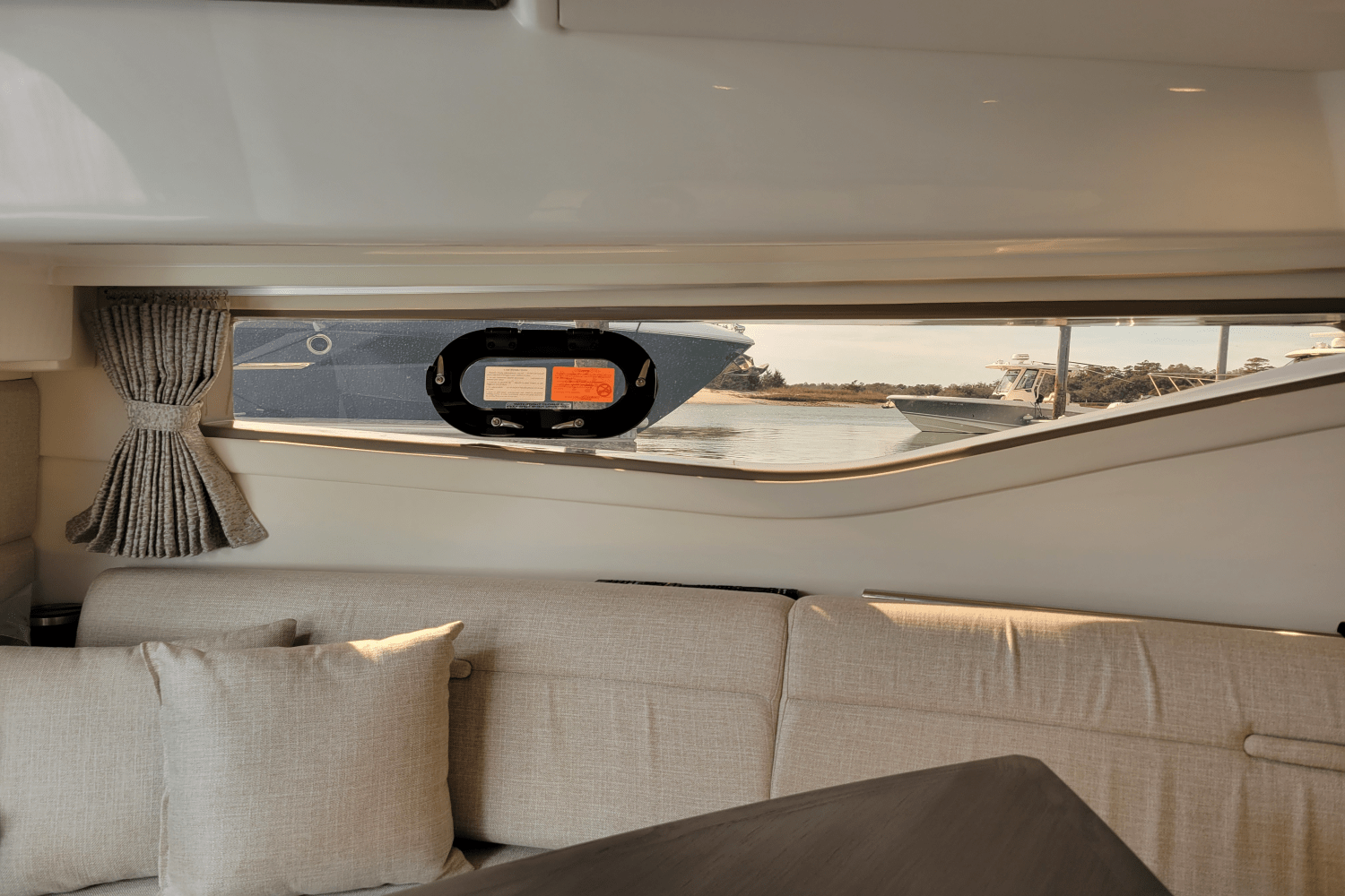 2022 Sea Ray
                                                             Sundancer 320 OB Image Thumbnail #23