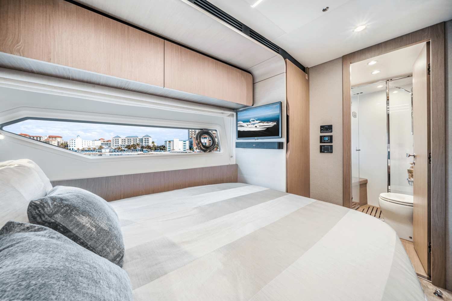 2021 Azimut
                                                             72 Flybridge Image Thumbnail #63