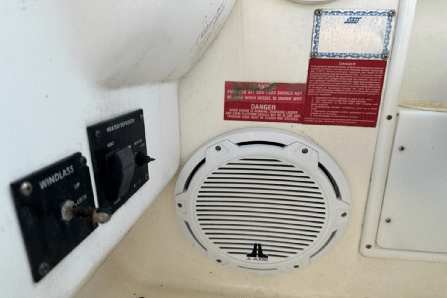 1995 Sea Ray
                                                             330 SUNDANCER Image Thumbnail #25