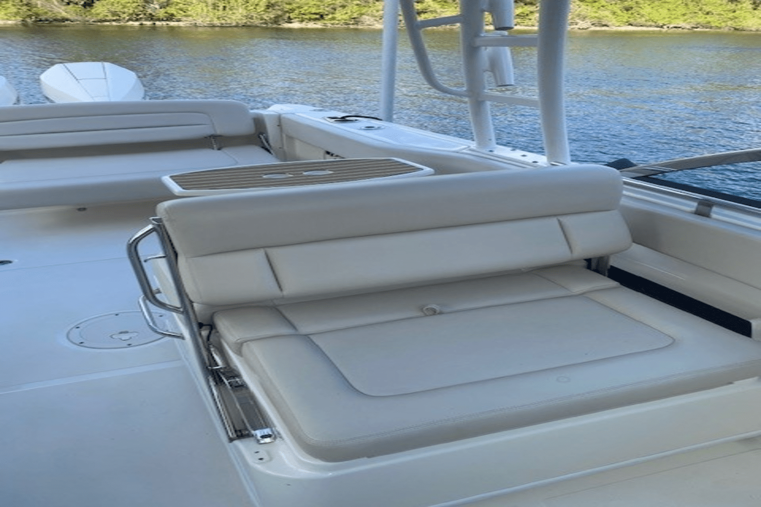 2019 Boston Whaler
                                                             270 Vantage Image Thumbnail #18