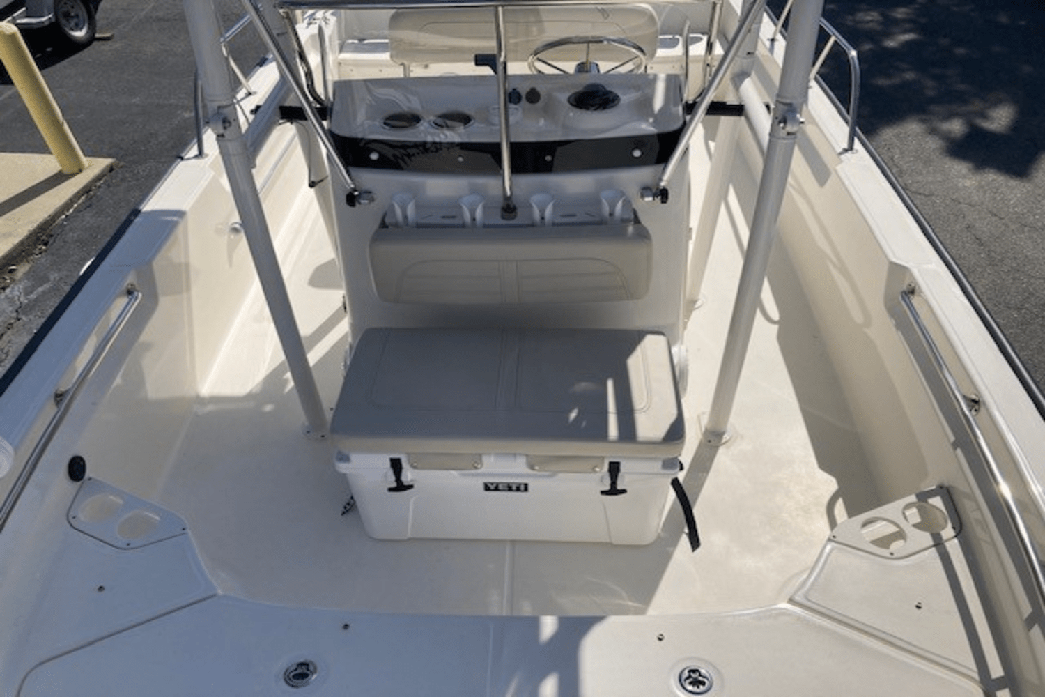 2021 Boston Whaler 19 MONTAUK MarineMax Savannah