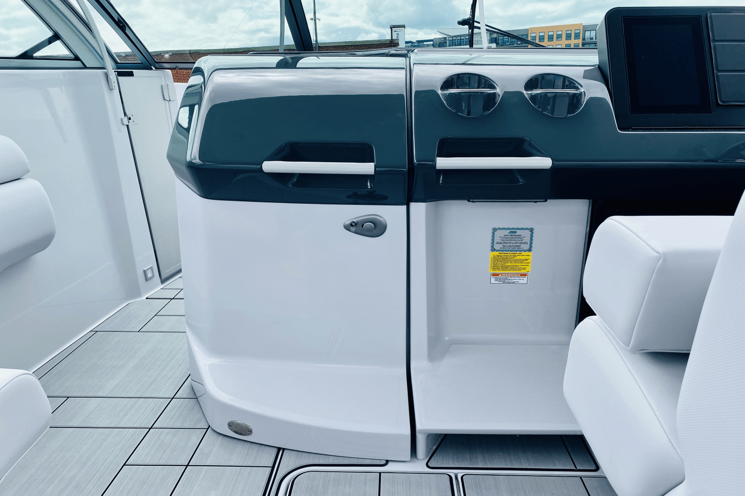 2023 Aviara
                                                             AV36 Outboard Image Thumbnail #30