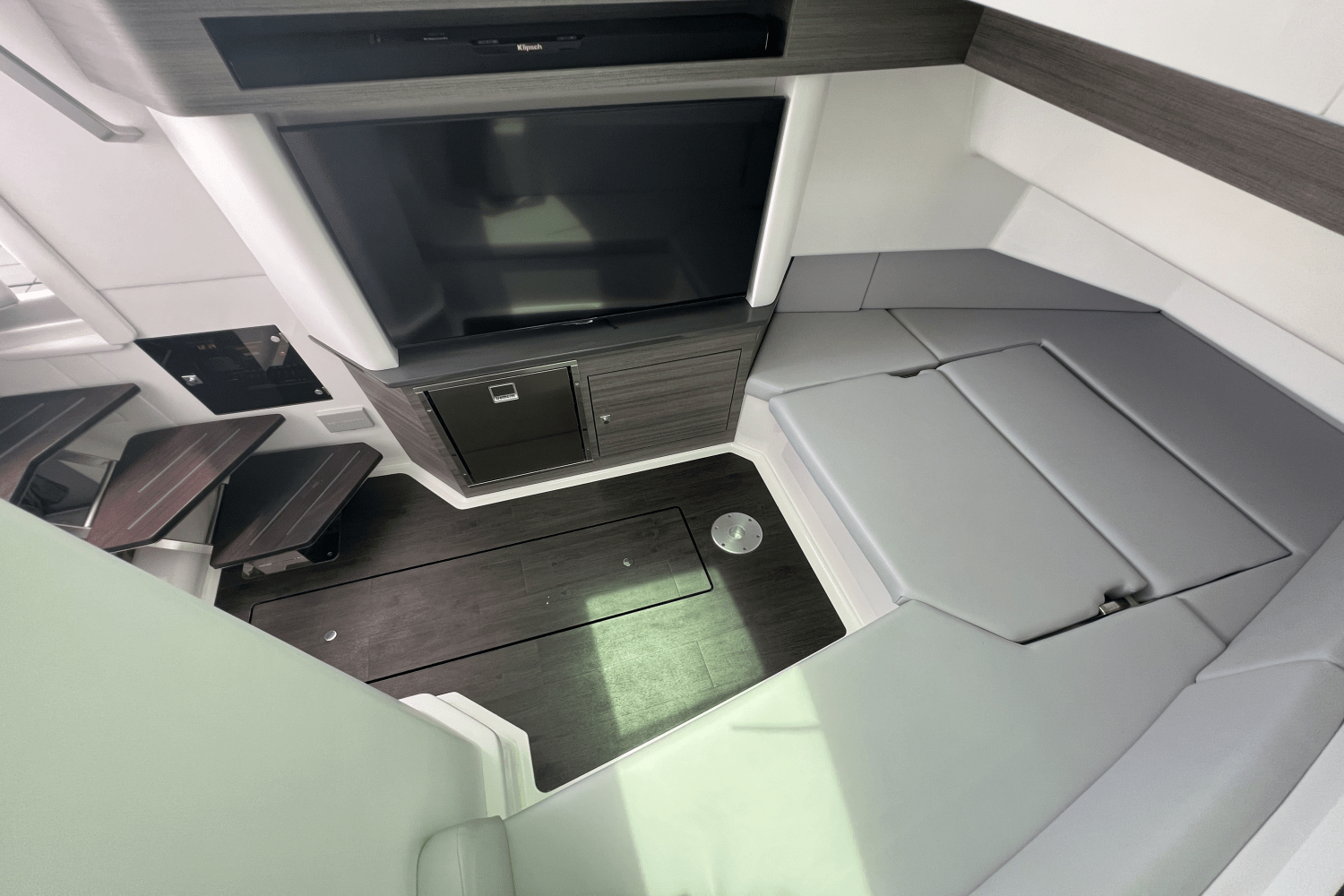 2023 Aviara
                                                             AV40 Outboard Image Thumbnail #30