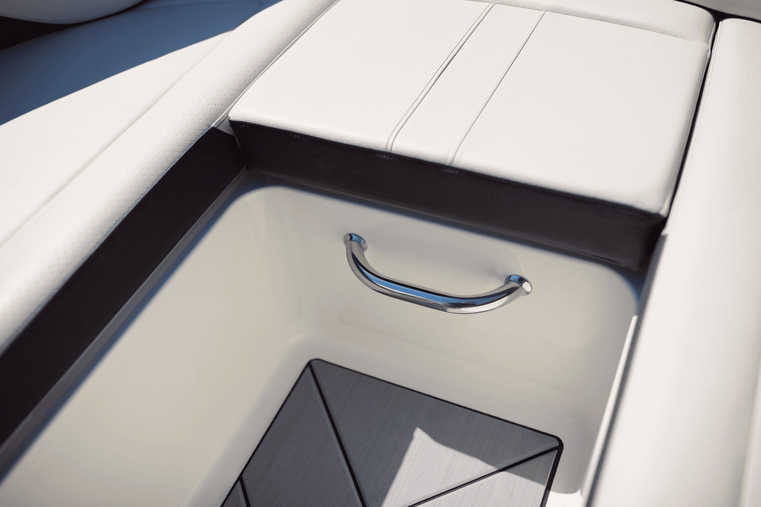 2025 Sea Ray SPX 210 Outboard Image Thumbnail #19