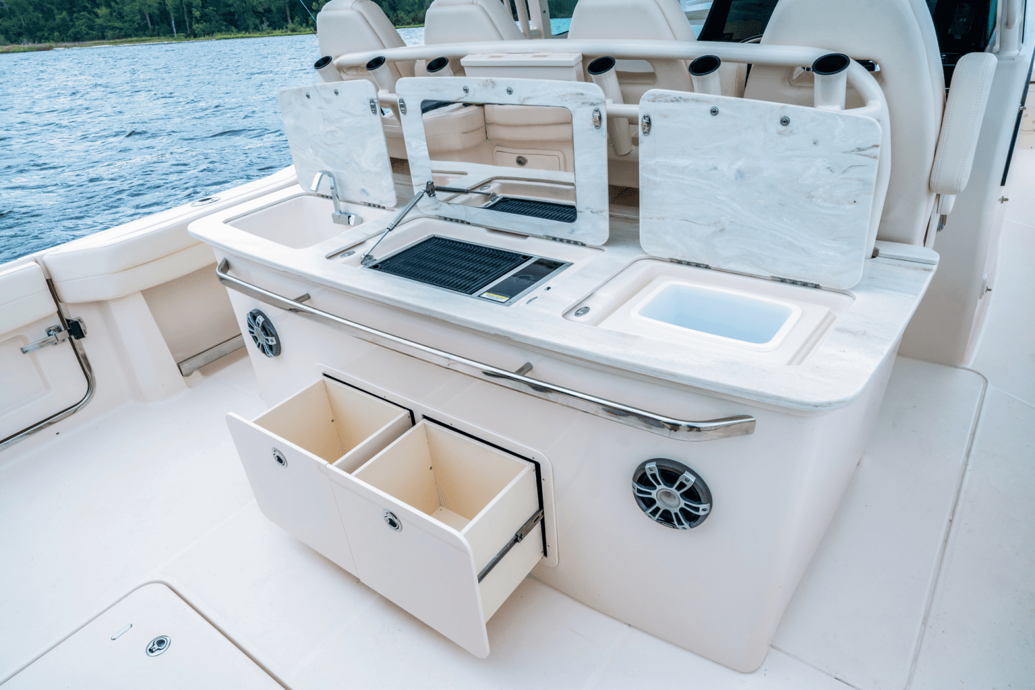 2026 Grady-White Canyon 386 Image Thumbnail #3