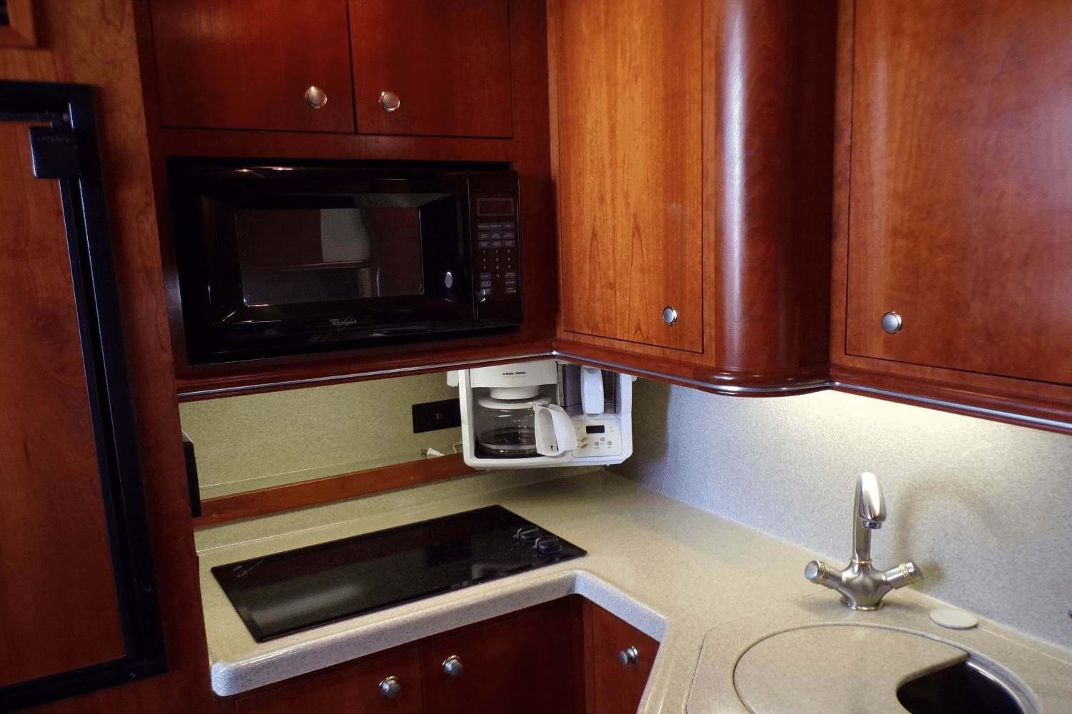 2005 Cruisers Yachts 370 EXPRESS Image Thumbnail #36