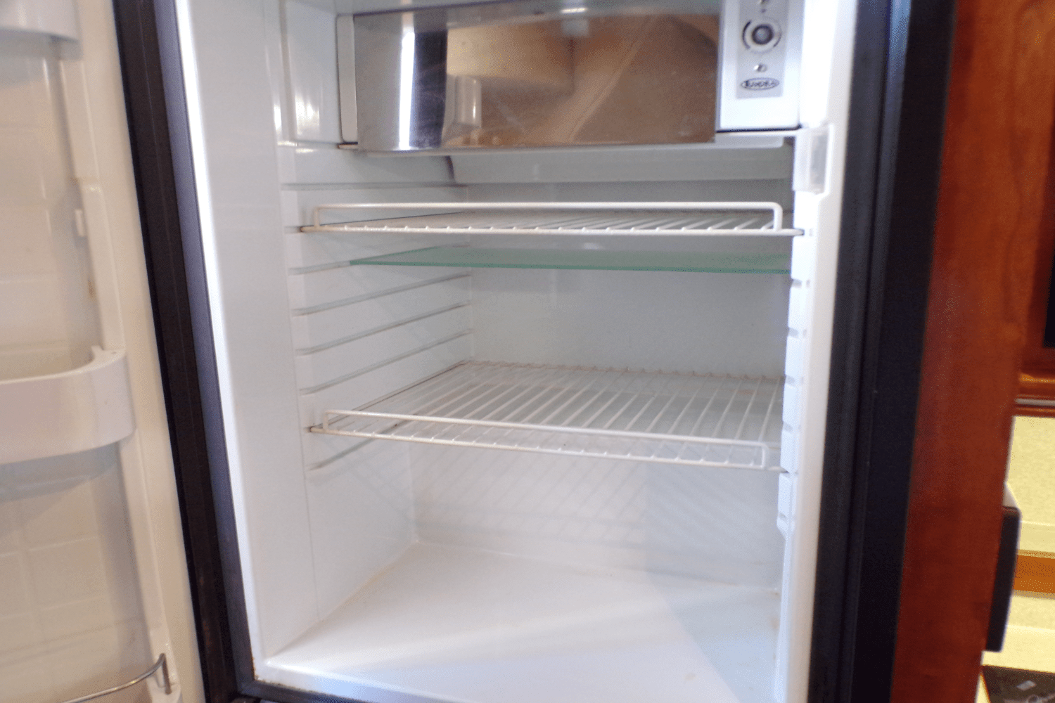 2005 Cruisers Yachts 370 EXPRESS Image Thumbnail #39